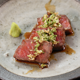 画像:旬の食材を使った肉料理